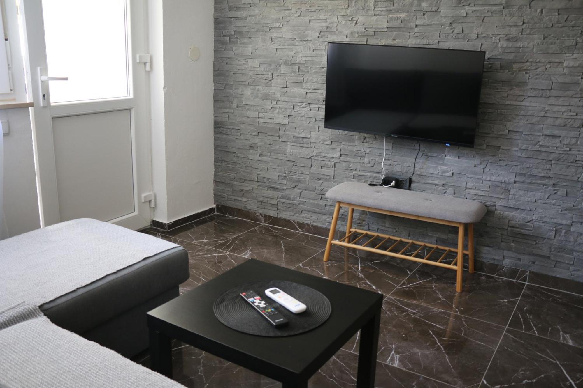 Suhi Brod Apartment *