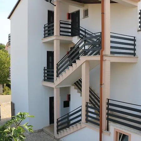 Apartmani Suhi Brod Medulin Exterior photo