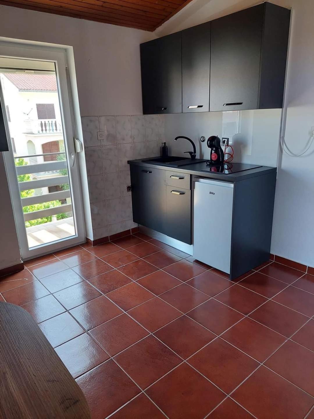 Suhi Brod Apartment *